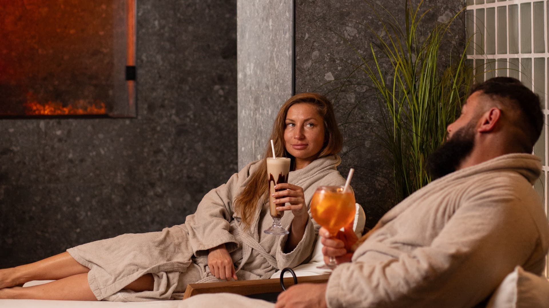 Külalised lõõgastumas IDA Spa puhkealal