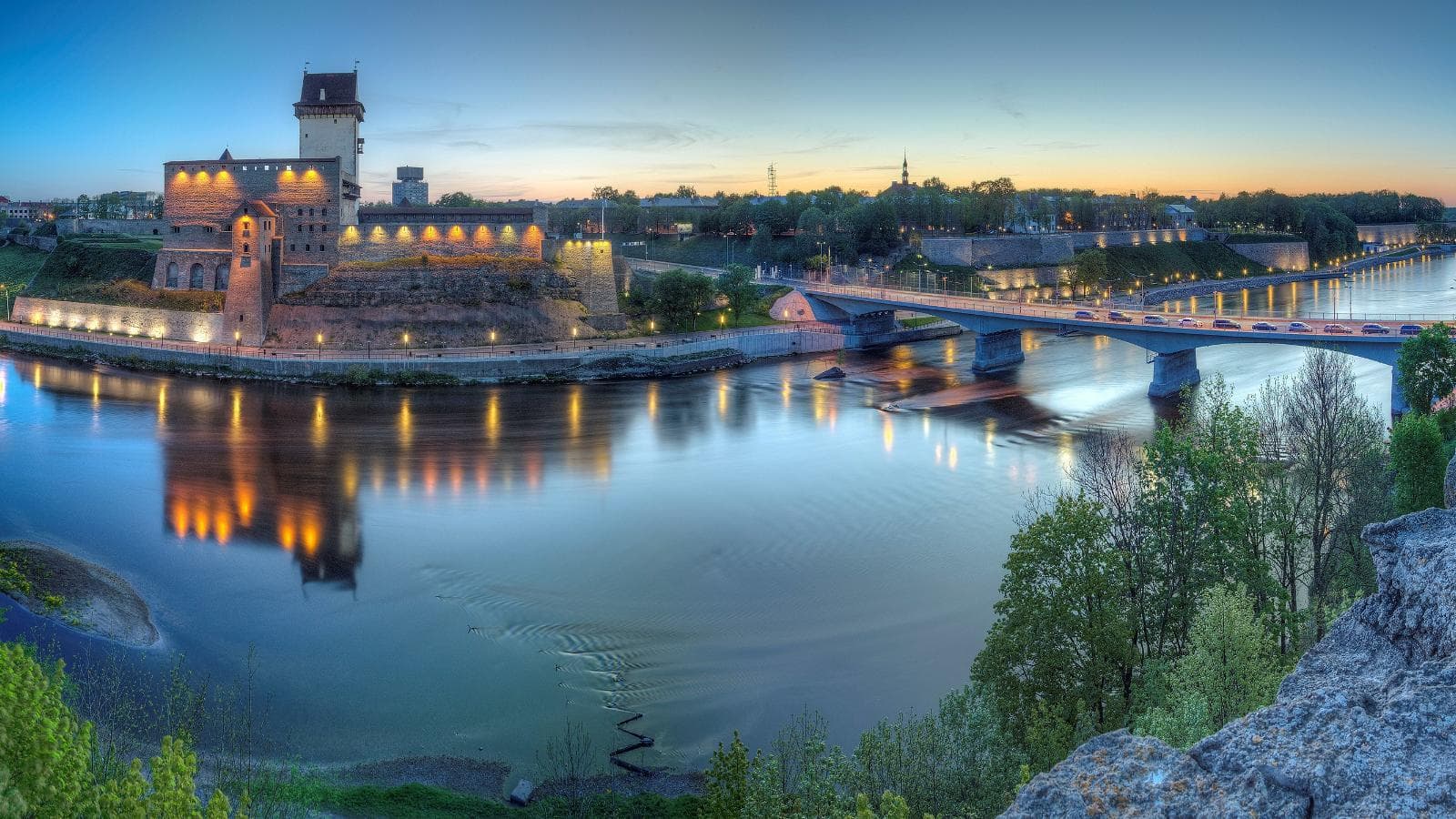 Narva jõgi, promenade ja Hermanni linnus